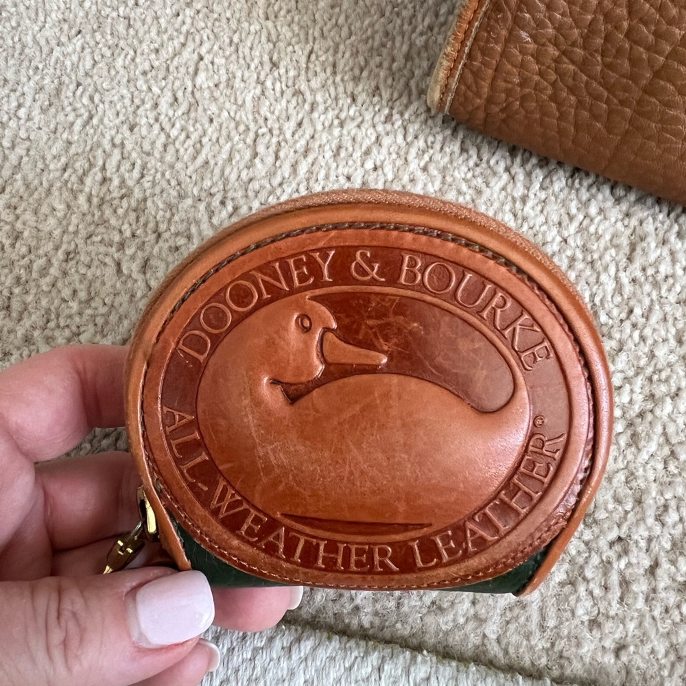 Dooney & Bourke Vintage Essex Bag with Coin Purse - Picture 8 of 10